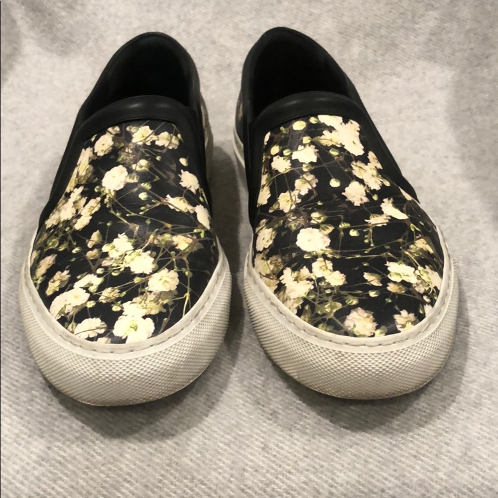 Baby’s breath sneakers